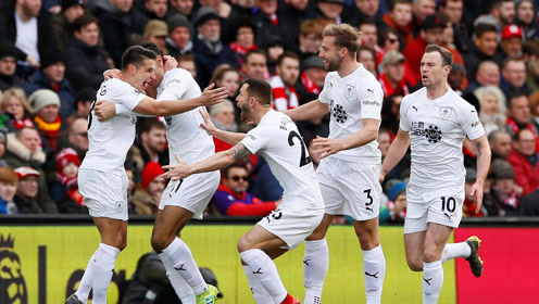 西海岸投资人：祝邵佳一在国足好运，希望广大球迷多多包容他（西海岸投资方：祝邵佳一在国足一切顺利，盼球迷更多包容）