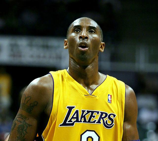 彻底放弃？阿贾克斯客战卡拉巴克首发：多名小将轮换登场（要放弃了？阿贾克斯客场对阵卡拉巴克首发：多名小将轮换亮相）