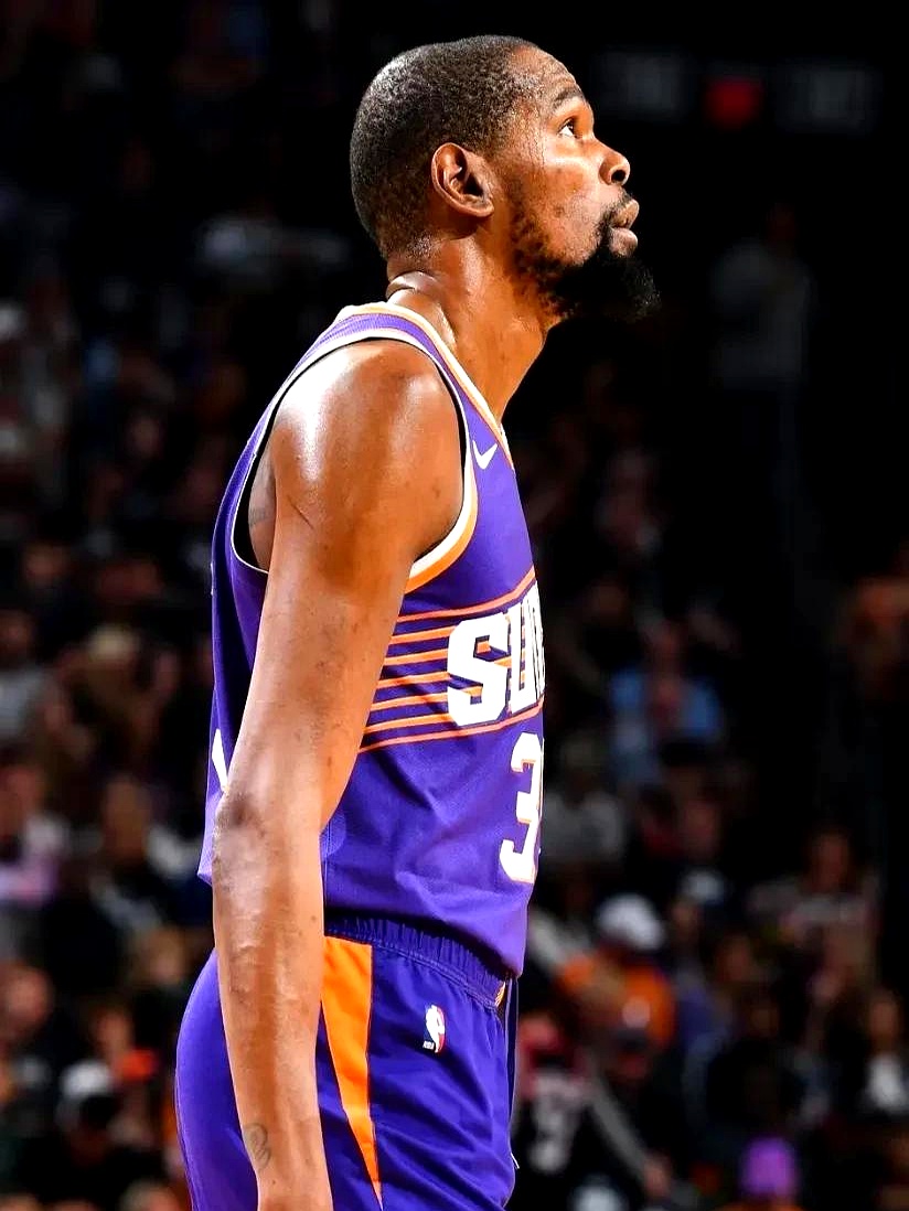 独行侠开场迅速领跑，鹈鹕顽强抵抗（独行侠开局迅速占先，鹈鹕顽强追击）