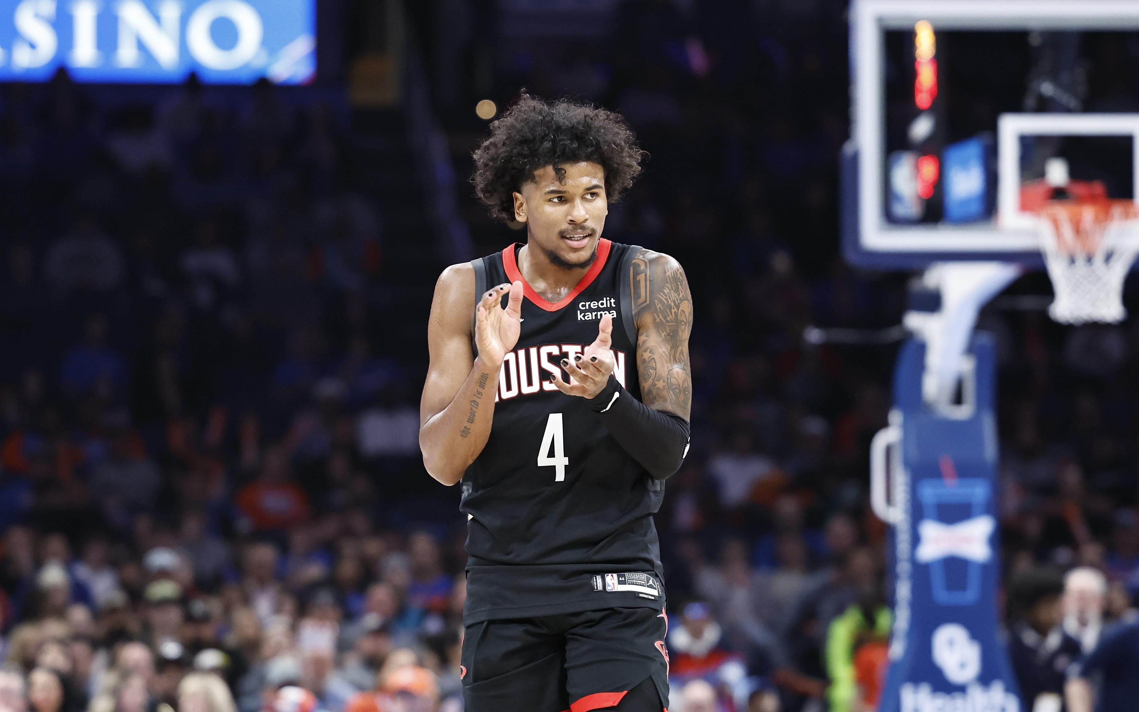 瓦塞尔表现惊艳，三分球再中（瓦塞尔神勇，三分再度命中）