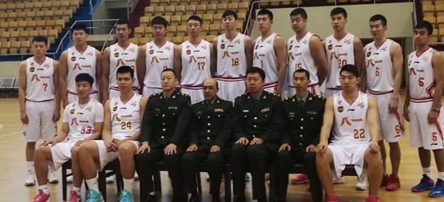 13.8万乔丹亲签球衣卖了？胖东来回应：只有一件样品 有钱也买不了（网传13.8万乔丹签名球衣已售？胖东来澄清：仅一件样品，钱再多也不卖）