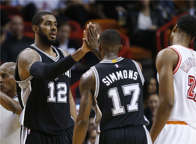 马斯坦托诺受伤后，皇马陷入困局。 ​（马斯坦托诺伤退，皇马陷入困境）