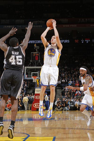 5号+21号定义KG！加内特在森林狼和凯尔特人都退役了球衣（KG的5号与21号双城封神：森林狼与凯尔特人齐退役球衣）