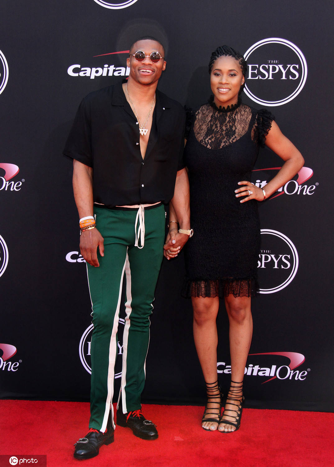 伊拉克主帅：回到主场我们要为全国球迷而战，全力争取胜利（伊拉克主帅：重返主场为全国球迷而战，尽全力争胜）